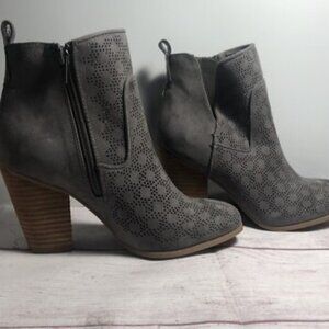 Carlos Santana Holly Perforated Ankle Boots 9M Gray